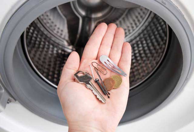 Bỏ quên vật lạ trong quần áo