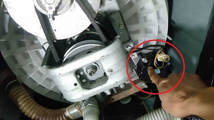 Kiểm tra van xả và motor xả Kiểm tra van xả và motor xả