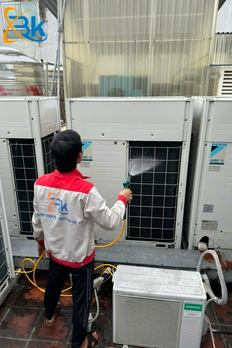 Dịch vụ sửa - vệ sinh điều hoà tại Vincom Bà Triệu của Điện lạnh Bách Khoa K9
