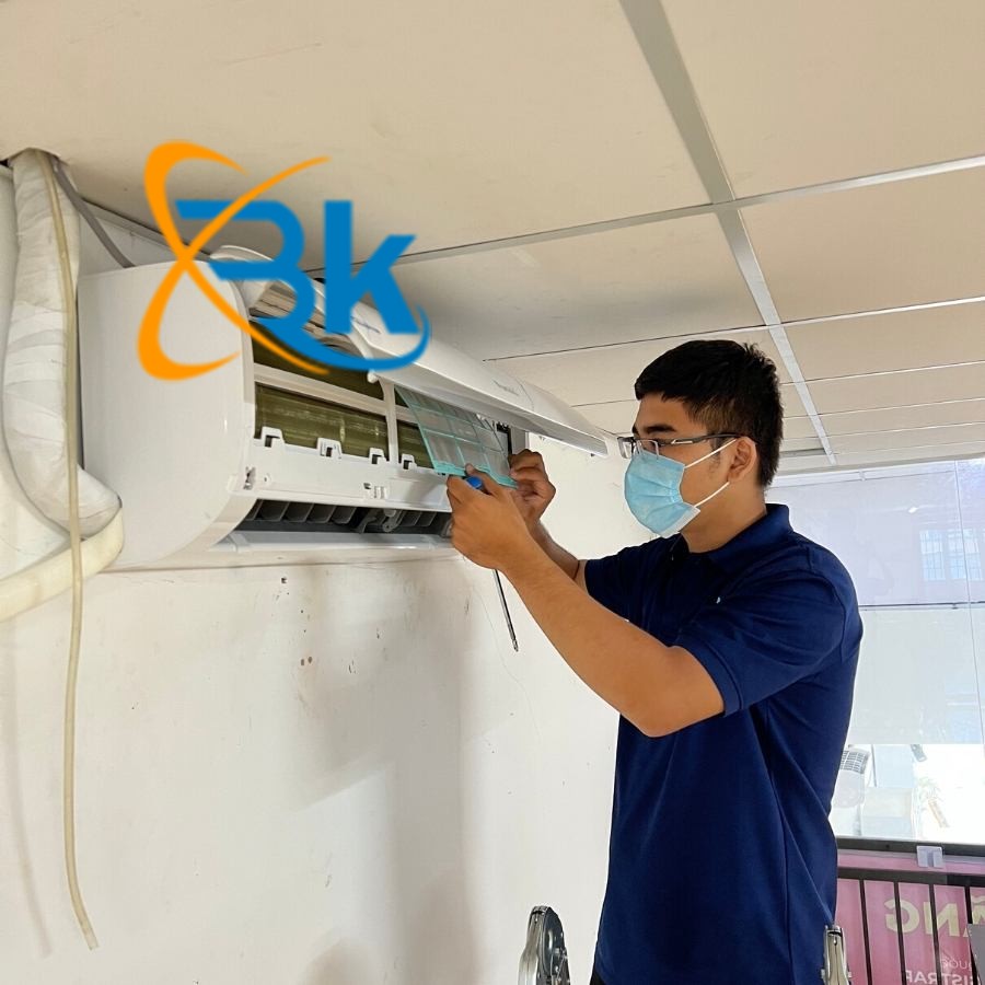 Đội ngũ nhân viên chuyên nghiệp của Điện Lạnh Bách Khoa K9 vệ sinh điều hòa